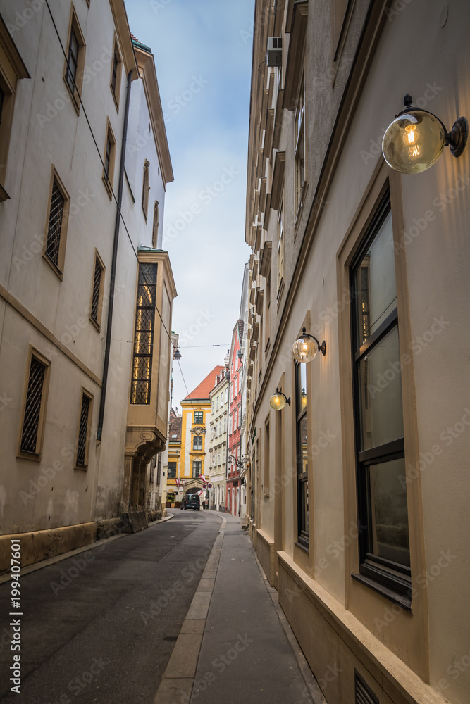 Naklejka premium Die bekannte Schönlaterngasse in Wien, Österreich