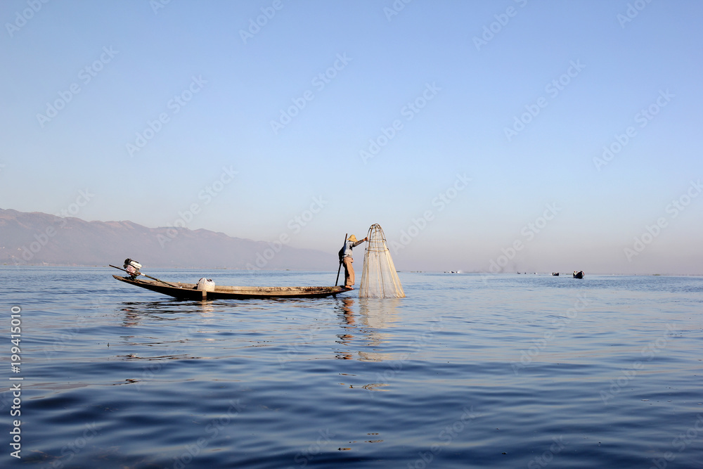Fototapeta premium Fisherman with traditional fishing net on Inle Lake, Myanmar (Burma)