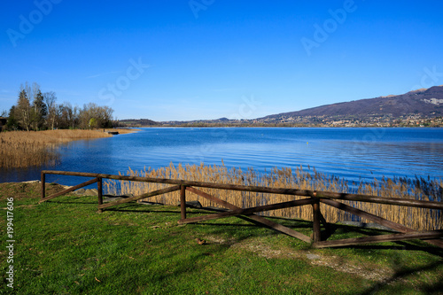 Foto lago di Pusiano