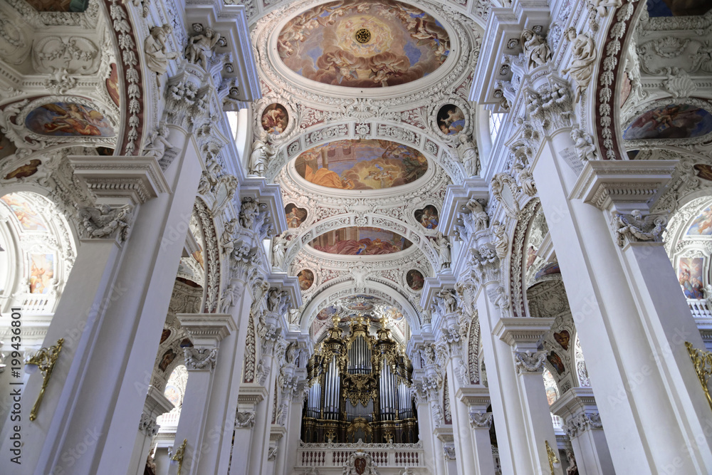 Deckenfresco im Langschiff, Dom St. Stephan, auch Stephansdom, Passau, Niederbayern, Bayern