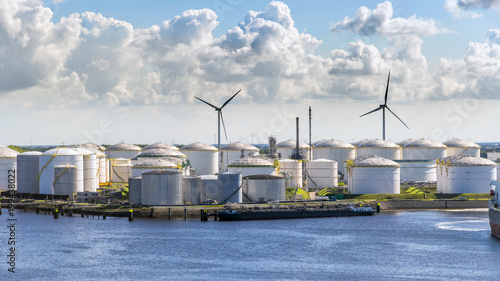 Slika na platnu Oil storage silo tanks in a  port terminal