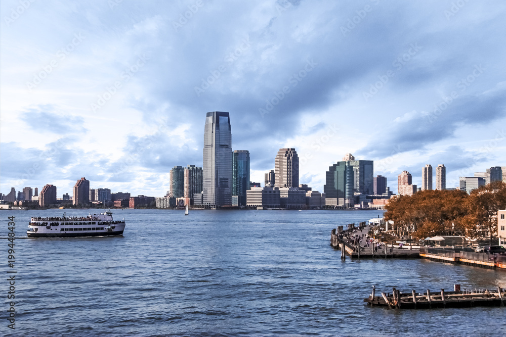 Fototapeta premium Boat on Hudson River with Pedestrian Walkway