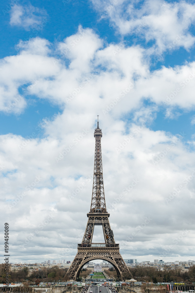 Fototapeta premium Eiffel tower in Paris, France