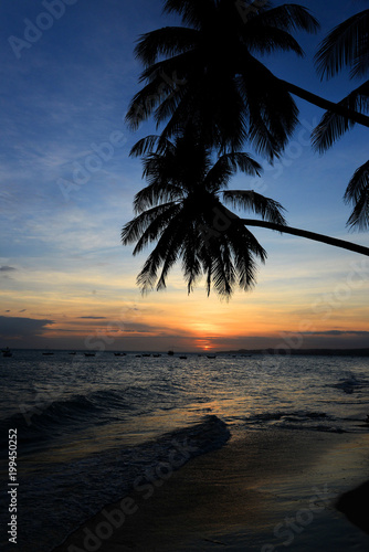 Fototapeta Naklejka Na Ścianę i Meble -   Sunset at the sea, Vietnam