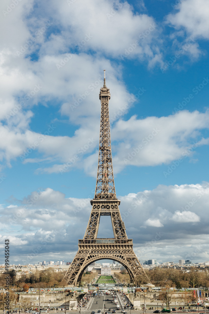Fototapeta premium Eiffel tower in Paris, France