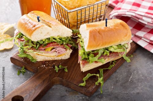 Canvastavla Italian sub sandwich with chips