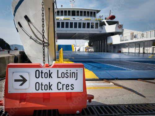 Foto Sign for the car ferry to the island of Cres and Losinj