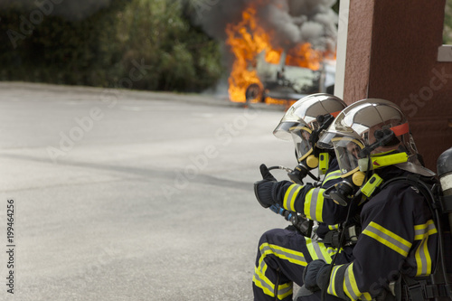 french firefighter binomial attac on car fire say ok