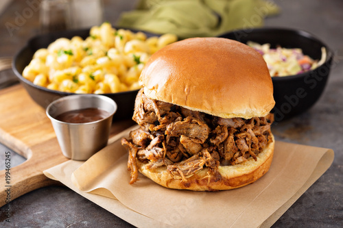 Obraz na płótnie Pulled pork sandwich with bbq sauce