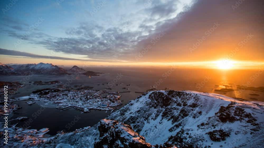 Timelapse d'un lever de soleil dans les Îles Lofoten, Novège Timelapse d'un lever de soleil dans les Îles Lofoten, Novège