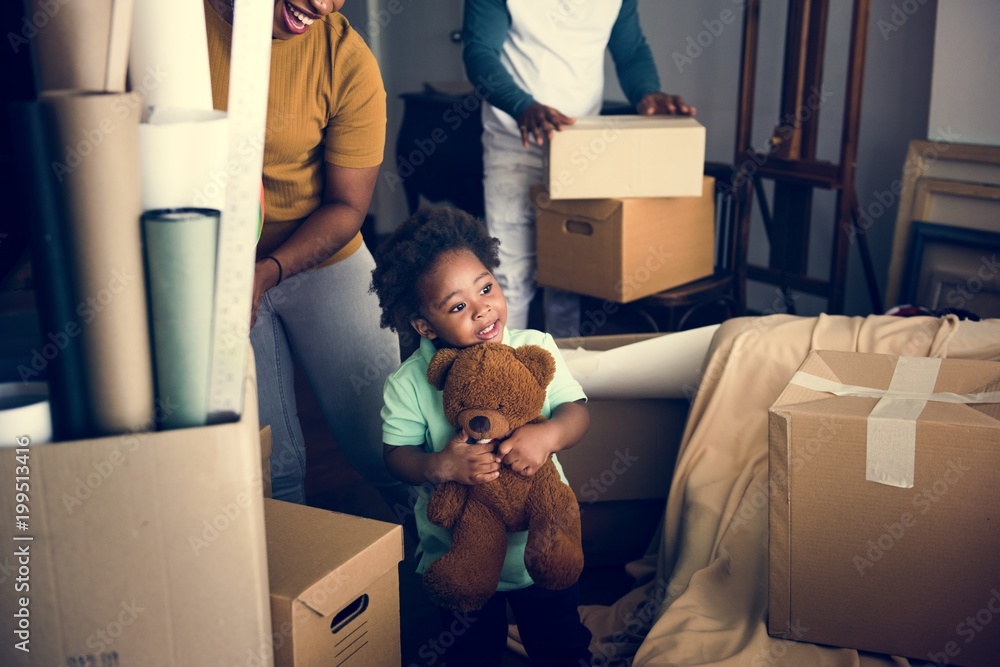 Black family moving to new house - obrazy, fototapety, plakaty 