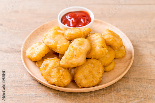 Fotografia Chicken nuggets with sauce