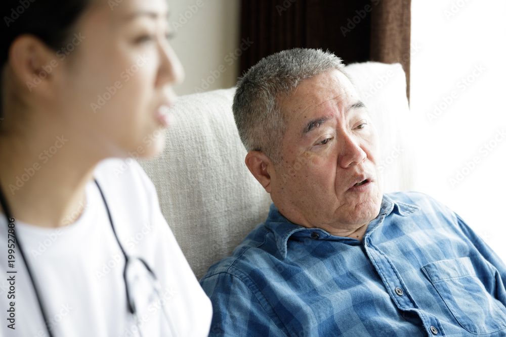 Fototapeta premium シニア男性と介護イメージ