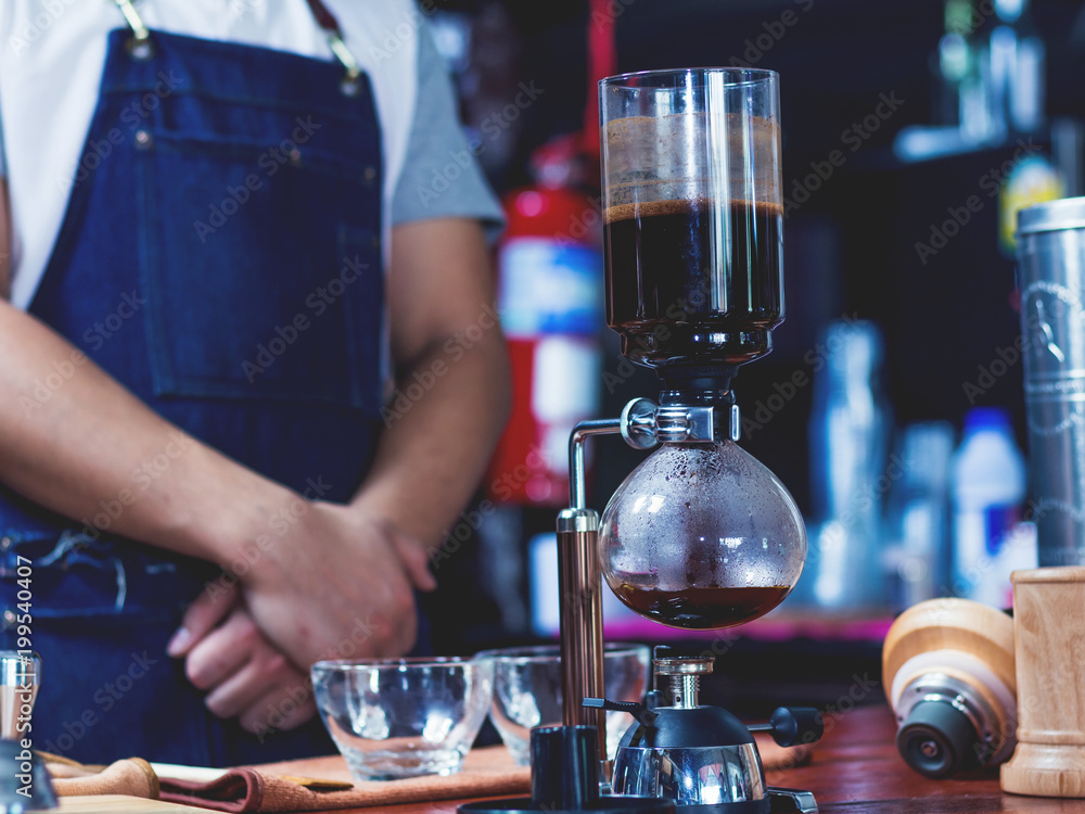 Naklejka premium Makeing prepares coffee