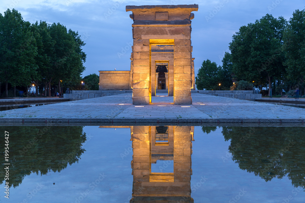 Sunset over the Temple de debod in Madrid