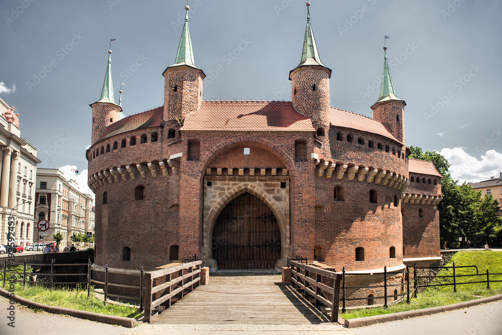 Obraz premium The Crakow Barbican a fortified outpost once connected to the city walls. It is a historic gateway leading into the Old Town of Krakow, Poland.