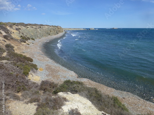 La isla de Tabarca  de Nueva Tabarca o Plana      es una isla del mar Mediterr  neo que se encuentra a unos 22 kil  metros de la ciudad de Alicante   Espa  a 