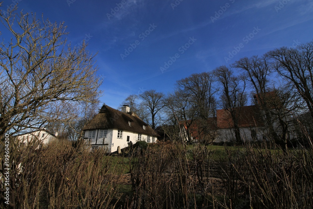 malerisches Landhaus und Kirche in Sieseby malerisches Landhaus und Kirche in Sieseby