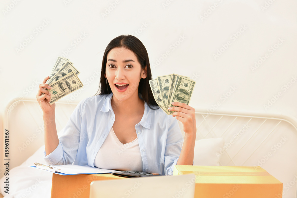 Sme business concept. Young people are packing their packages.Delivery business Small and Medium Enterprise (SMEs). Young Owner Start up for Business Online. Beautiful girls are counting money. Sme business concept. Young people are packing their packages.Delivery business Small and Medium Enterprise (SMEs). Young Owner Start up for Business Online. Beautiful girls are counting money.