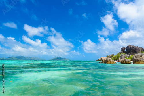 Fototapeta Naklejka Na Ścianę i Meble -  Source d'Argent Beach at island La Digue, Seychelles - Beautifully shaped granite boulders and rock formation - Paradise beach and tropical destination for vacation