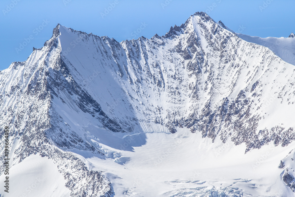 Obraz premium The mountain range in Saas Fee, Switzerland