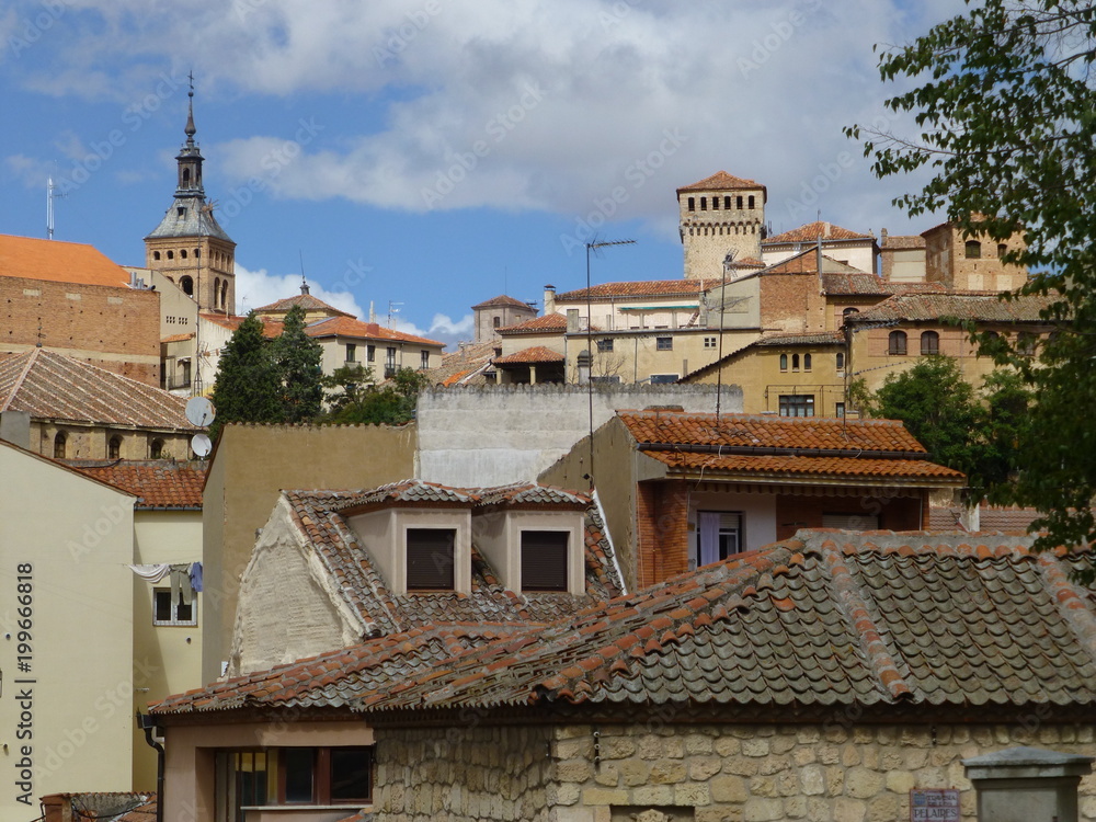 Segovia, ciudad y un municipio español en la parte meridional de la comunidad autónoma de Castilla y León (España)