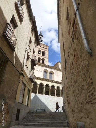 Segovia  ciudad y un municipio espa  ol en la parte meridional de la comunidad aut  noma de Castilla y Le  n  Espa  a 