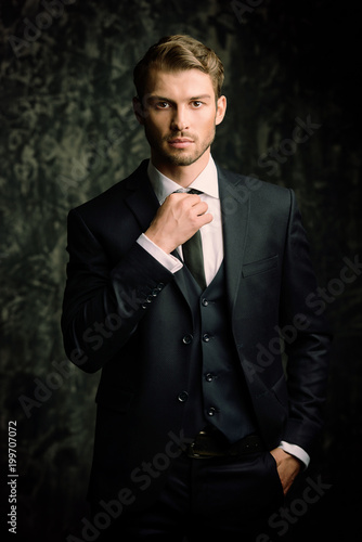 Obraz na plátne handsome man in suit
