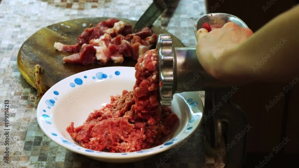 Preparation of minced meat with a hand grinder Preparation of minced meat with a hand grinder