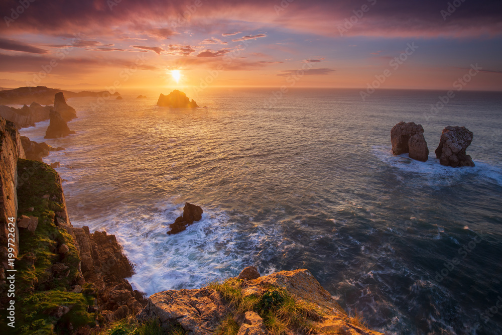 Obraz premium Sunset at Liencres, at Costa Quebrada in Cantabria