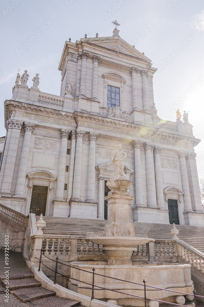 Fototapeta premium Solothurn, Stadt, Altstadt, Kathedrale, St. Ursen-Kathedrale, Altstadthäuser, Barockkirche, Barock, Stadtrundgang, Baseltor, Frühling, Schweiz