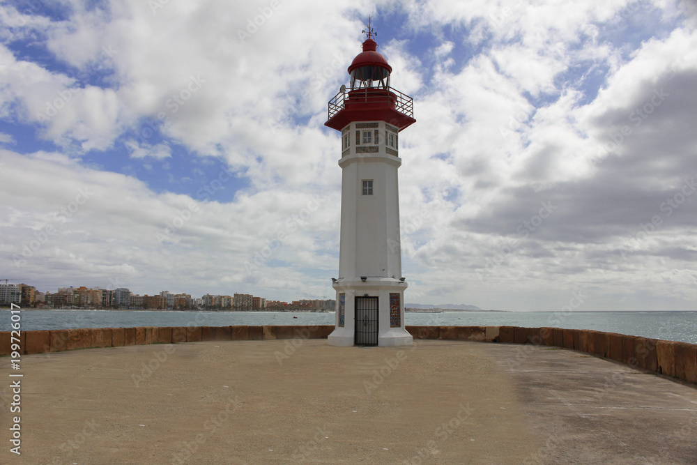 Faro blanco y rojo