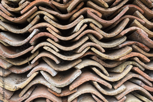 stock de vieilles tuiles canal
