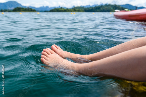 Dit the foots in the green water in natural