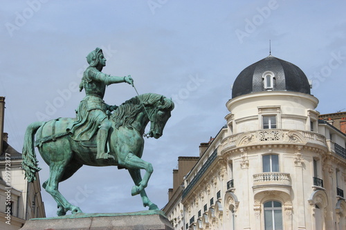 Statue de Jeanne d’Arc, place du Martroi, Orléans photo