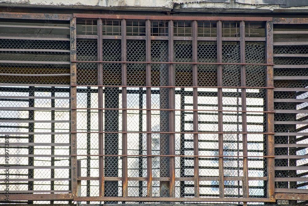 texture of iron rusty lattice on the wall