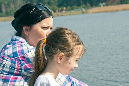 Obraz na płótnie Mama i córka w salonie
