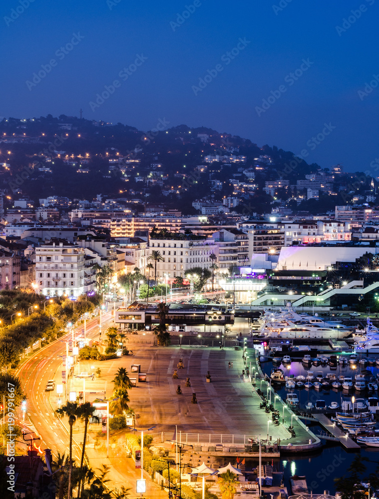 Obraz premium Long exposure of Promenade de la Pantiero, Cannes