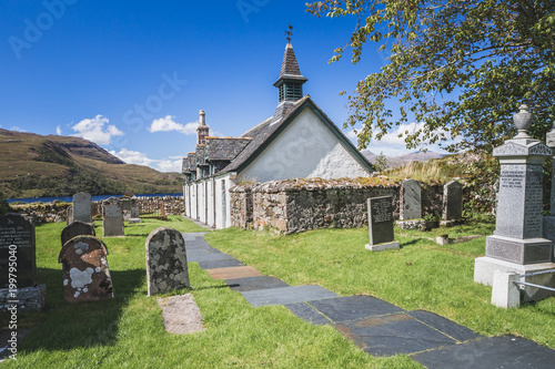 Obraz na plátně The pretty parish church Old Kirk at Inchnadamph on the shores of Loch Assynt, N