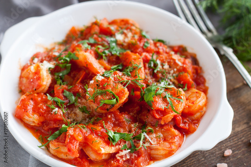 Baked shrimps in tomato and cheese sauce