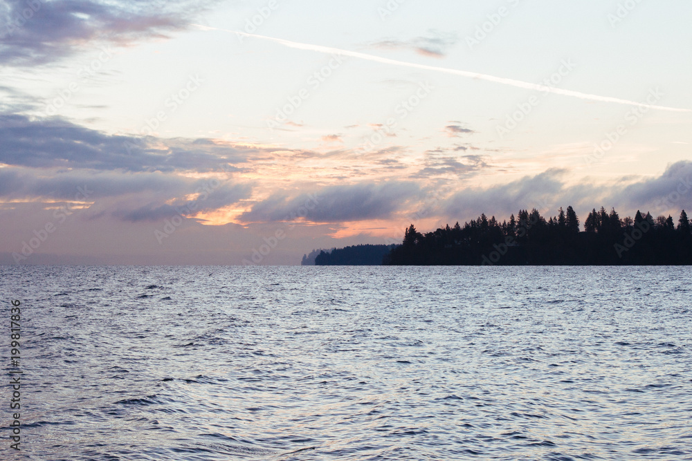Obraz premium Early light on the water
