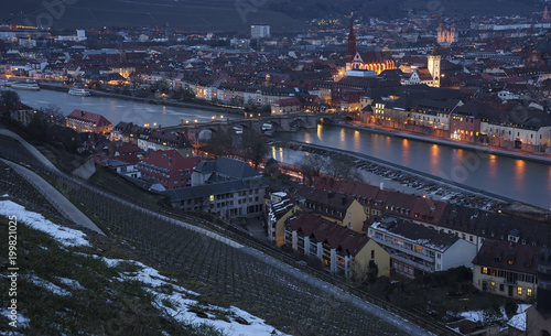 Nächtliches Panorama der Stadt Würzburg von der Festung Marienberg, Unterfranken, Franken, Bayern, Deutschland