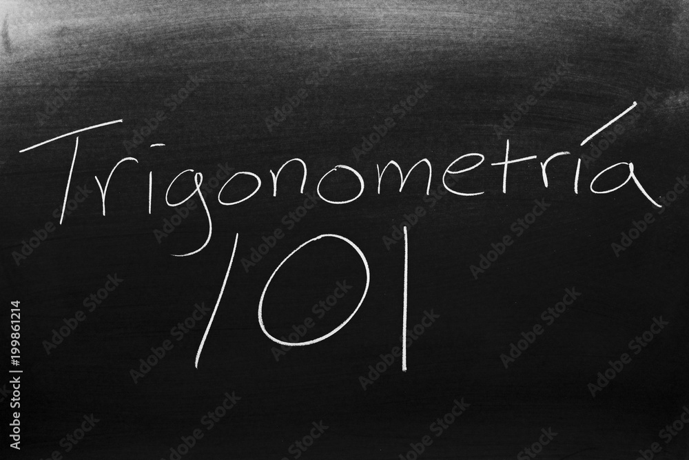 Obraz premium The words Trigonometría 101 on a blackboard in chalk