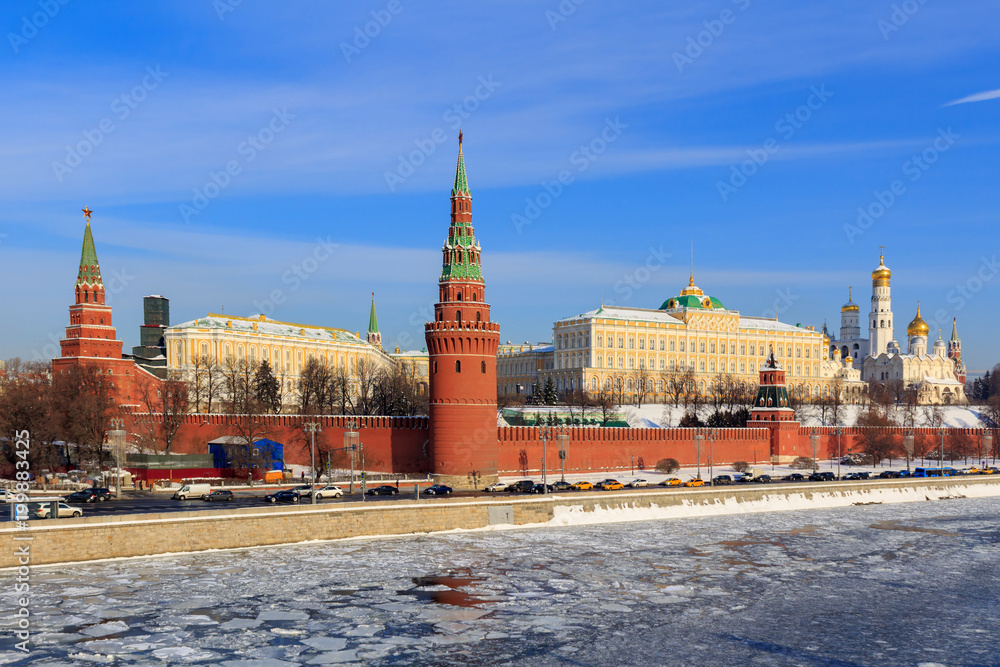 Obraz premium View of the Moscow Kremlin from Bolshoy Kamenny bridge