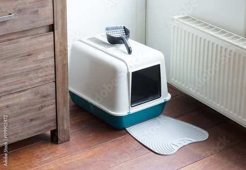 Cat litter box