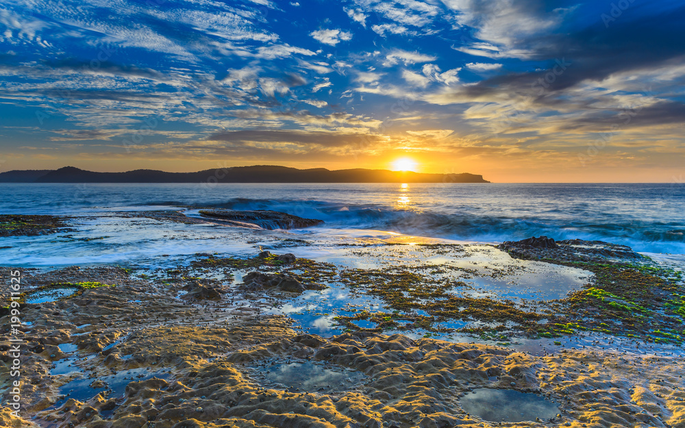 Naklejka premium Sun Rising Vivid Seascape