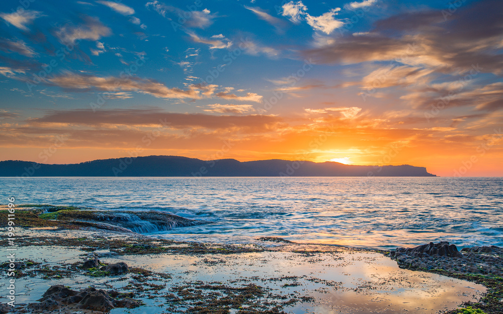 Obraz premium Sunrise Seascape with Clouds