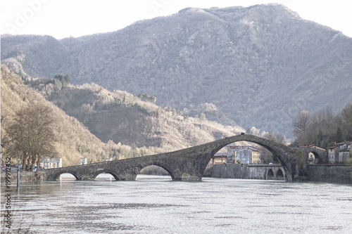 Fotografie The Devil's aka Maddalena's Bridge on the Rver Serchio, Bagni di Lucca, Borgo a Mozzano in Garfagnana, Italy