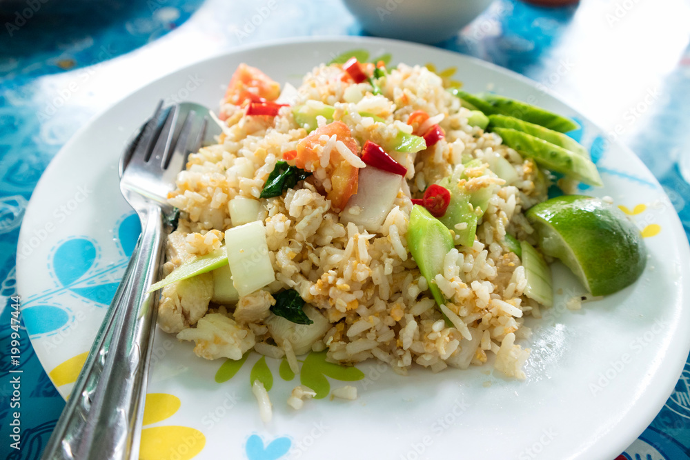 Authentischer Thaiessen Reis mit Hühnchen Authentischer Thaiessen Reis mit Hühnchen