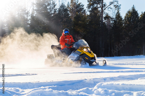 Fotografía Athlete on a snowmobile